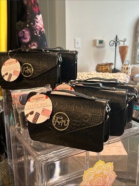 FAO Schwarz Girls Black Embossed Mini Handbag Set of 5 & Sunglass Set of 2 NWT
